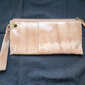 HOBO Vida Wristlet in Printed Leather